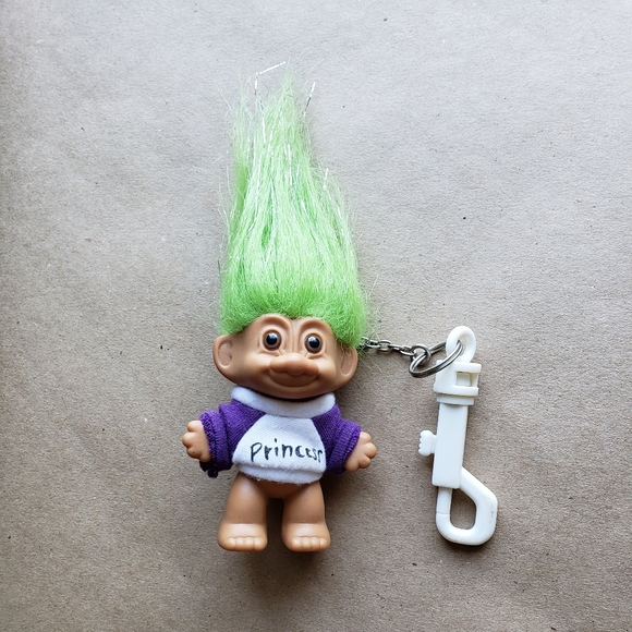 Troll Accessories - Troll doll keychain with "princess" shirt